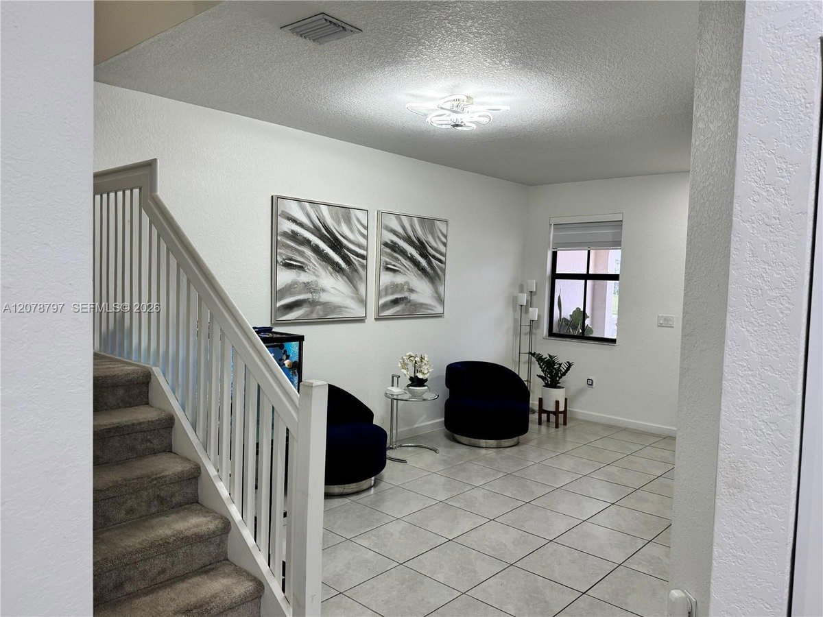 23461 SW 129th Pl, photo 3 of 7