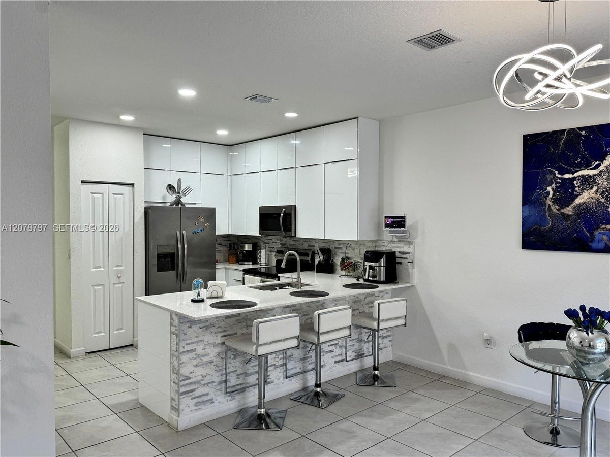 23461 SW 129th Pl, photo 4 of 7